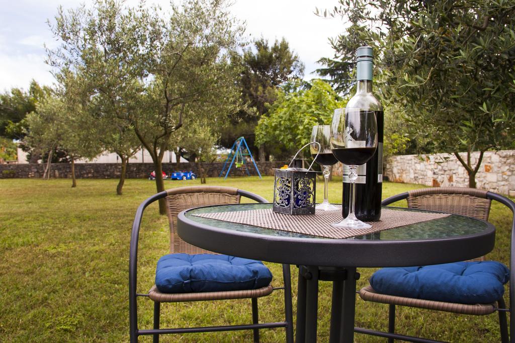 Korsa Apartment Sveti Lovreč Pazenatički 外观 照片